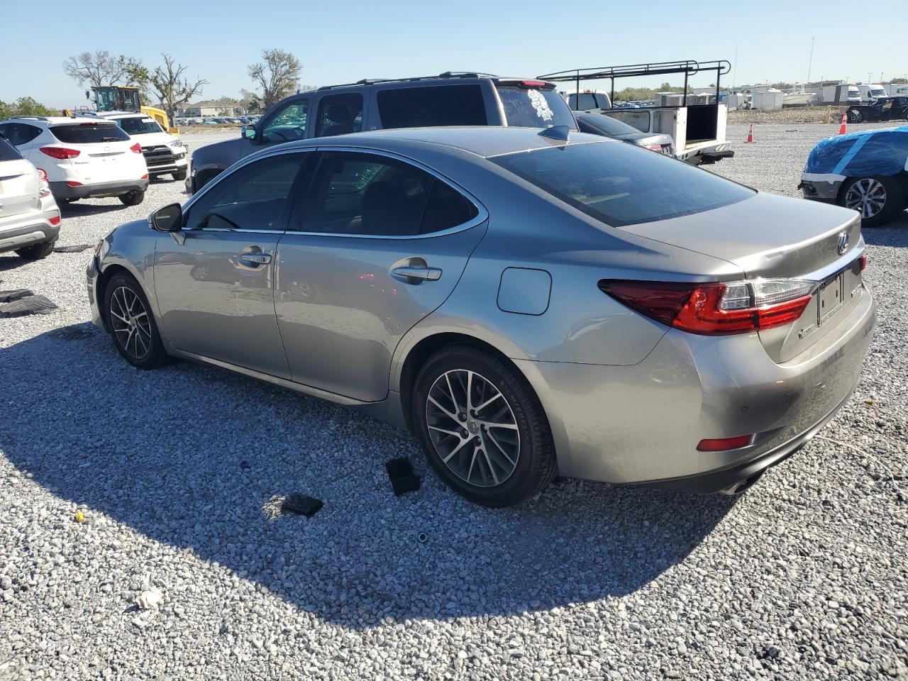 2016 Lexus ES - Image 2