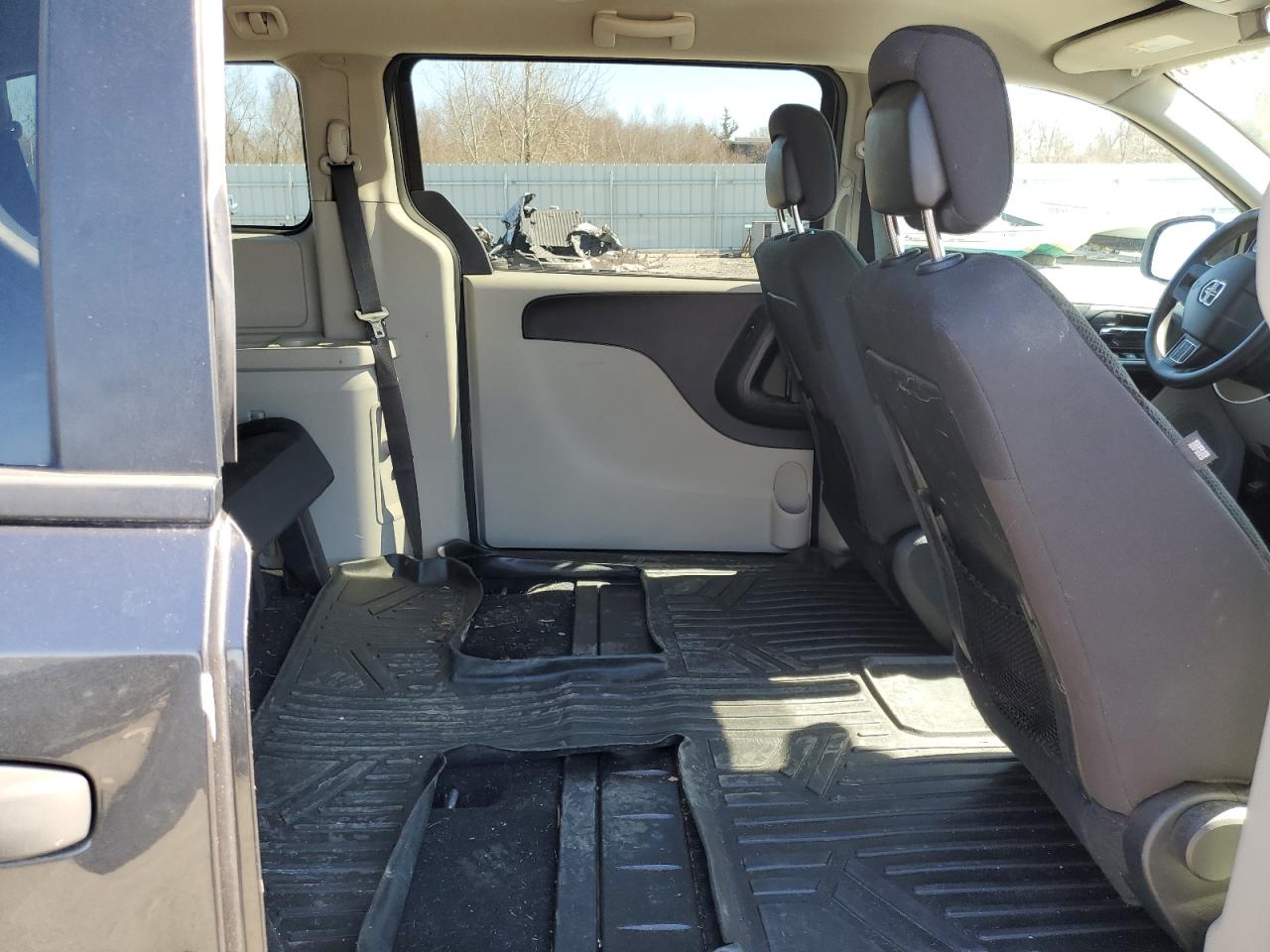 2019 Dodge Caravan - Image 11