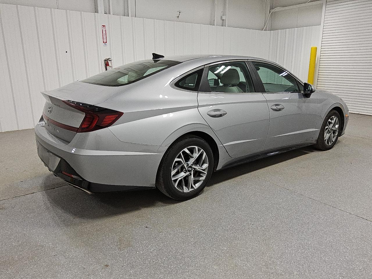 2023 Hyundai Sonata - Image 3