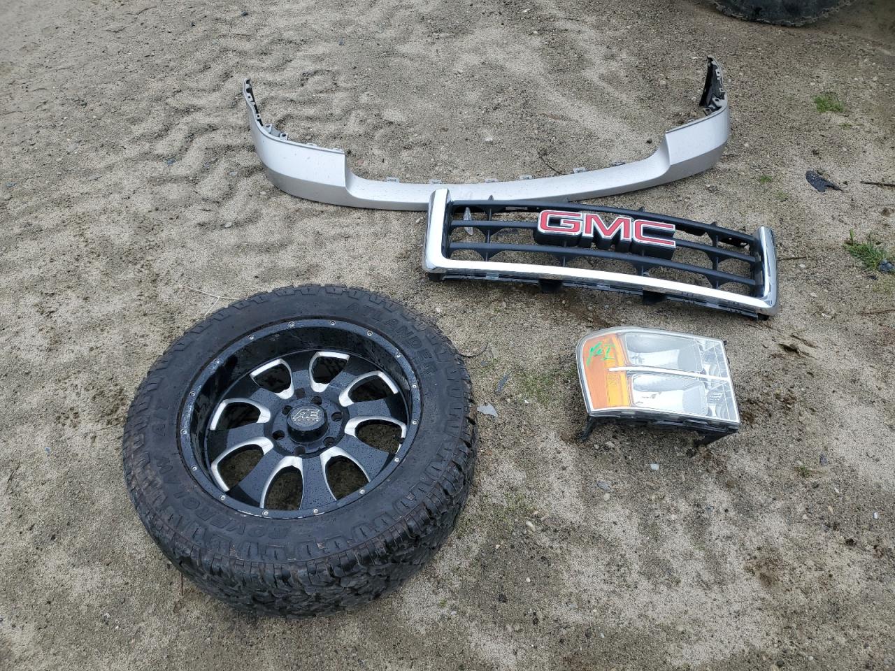 2009 GMC Sierra - Image 12