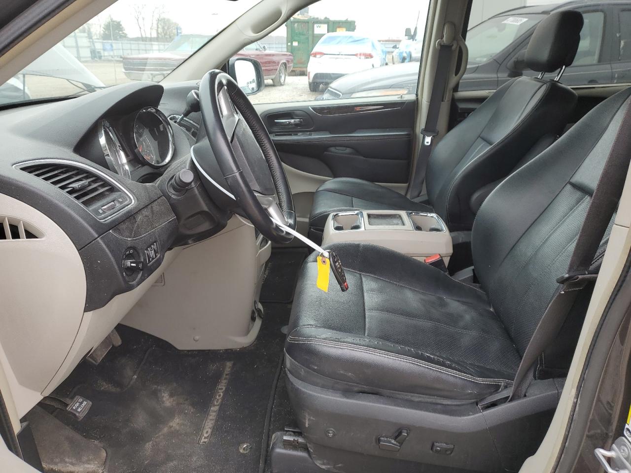 2015 Chrysler Town & Country - Image 7