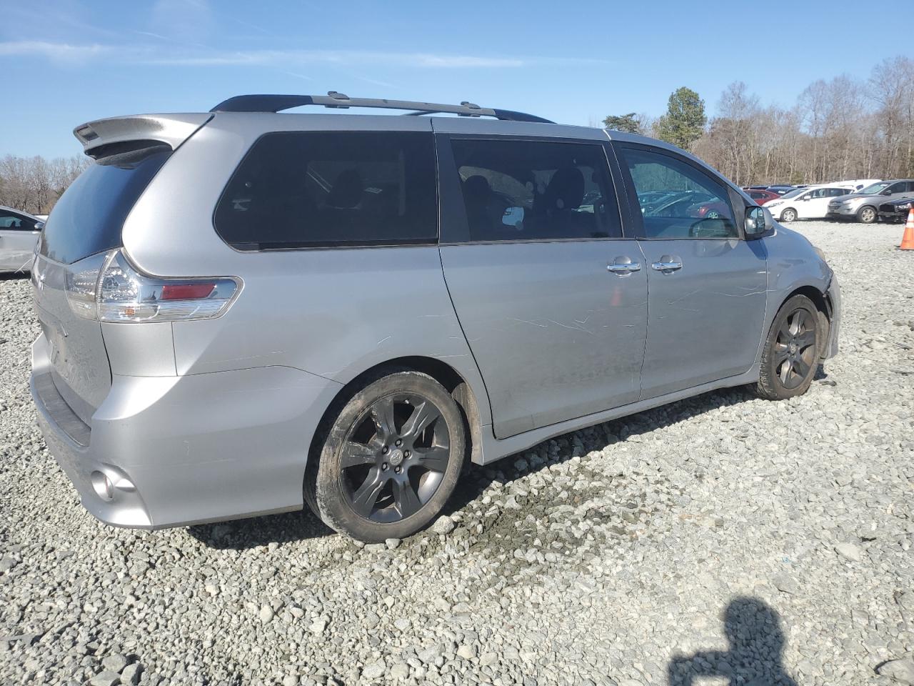 2016 Toyota Sienna - Image 3