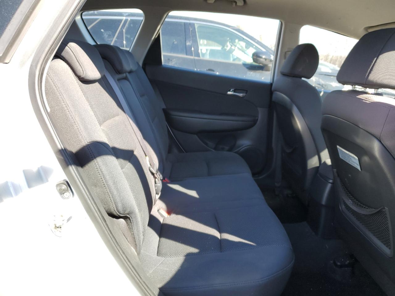 2009 Hyundai Elantra - Image 10