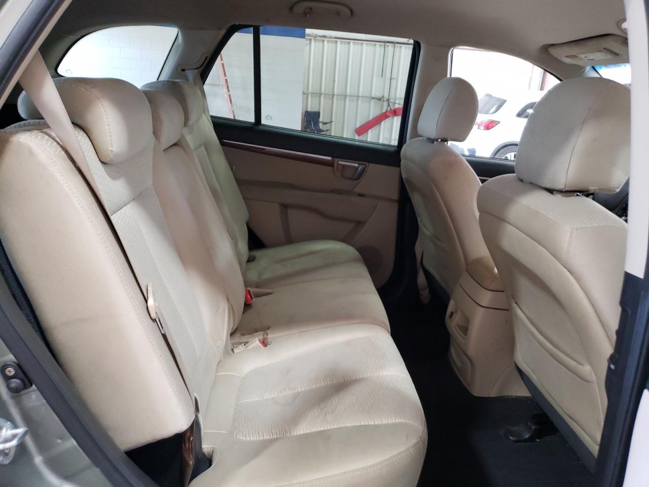 2008 Hyundai Santa Fe - Image 11