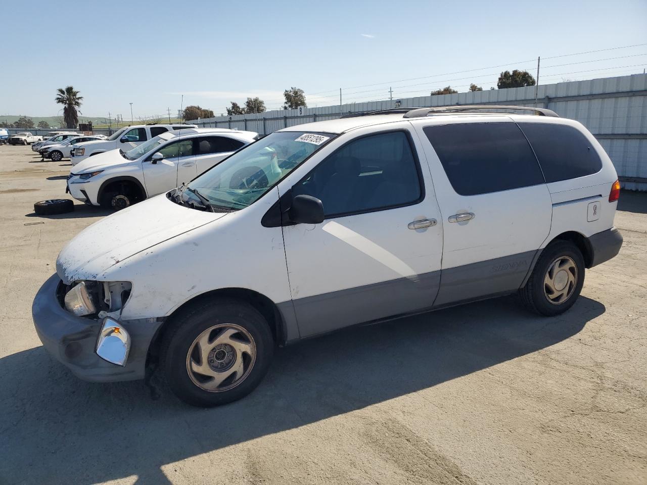 2000 Toyota Sienna - Image 1
