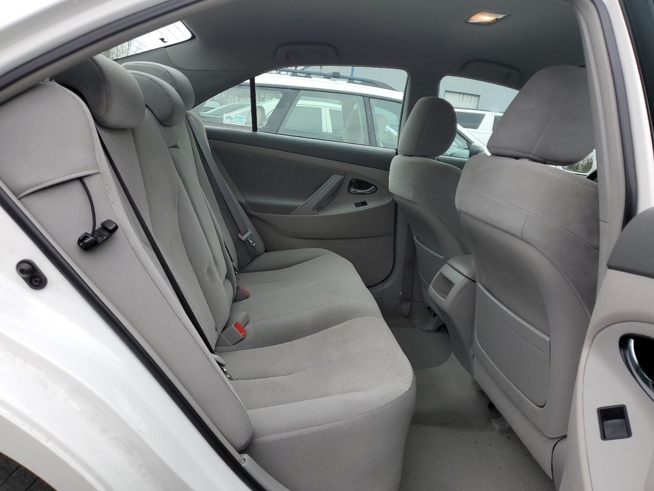 2009 Toyota Camry - Image 10