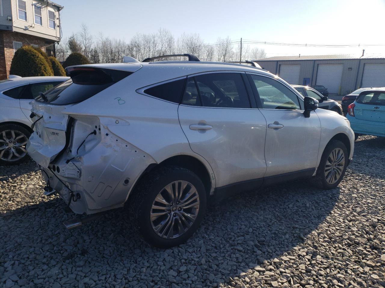 2023 Toyota Venza - Image 3