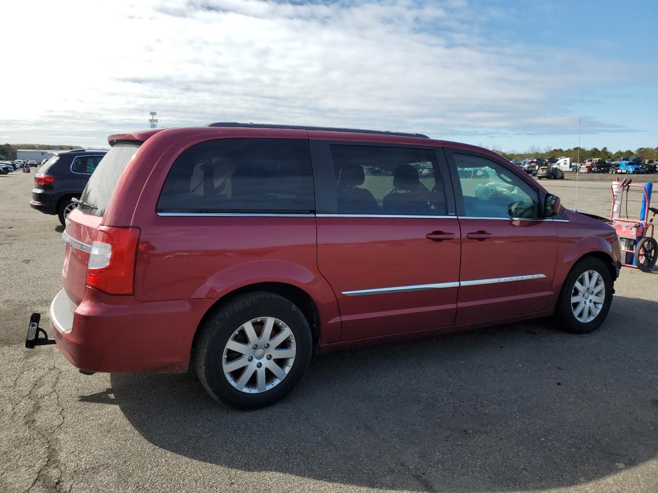 2014 Chrysler Town & Country - Image 3