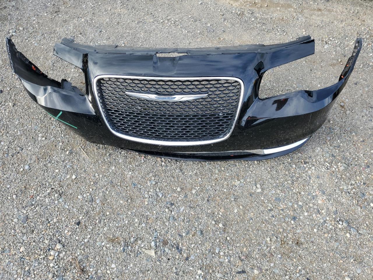 2016 Chrysler 300 - Image 12