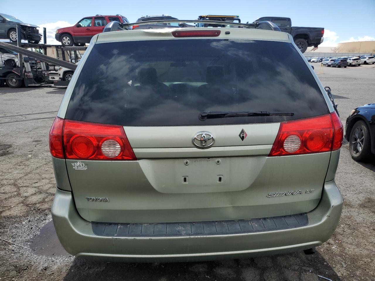 2010 Toyota Sienna - Image 6