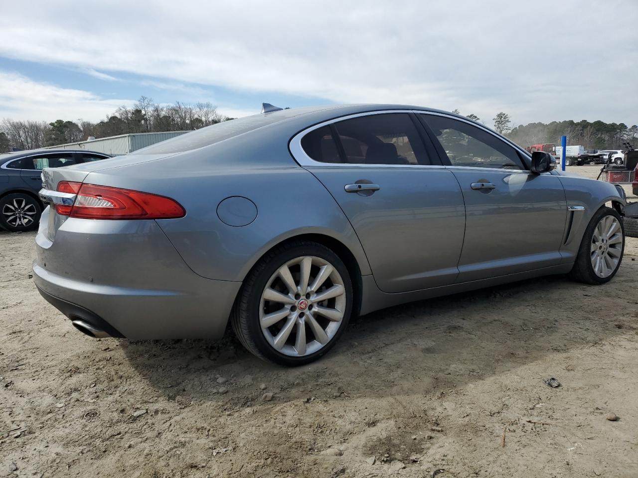 2014 Jaguar XF - Image 3