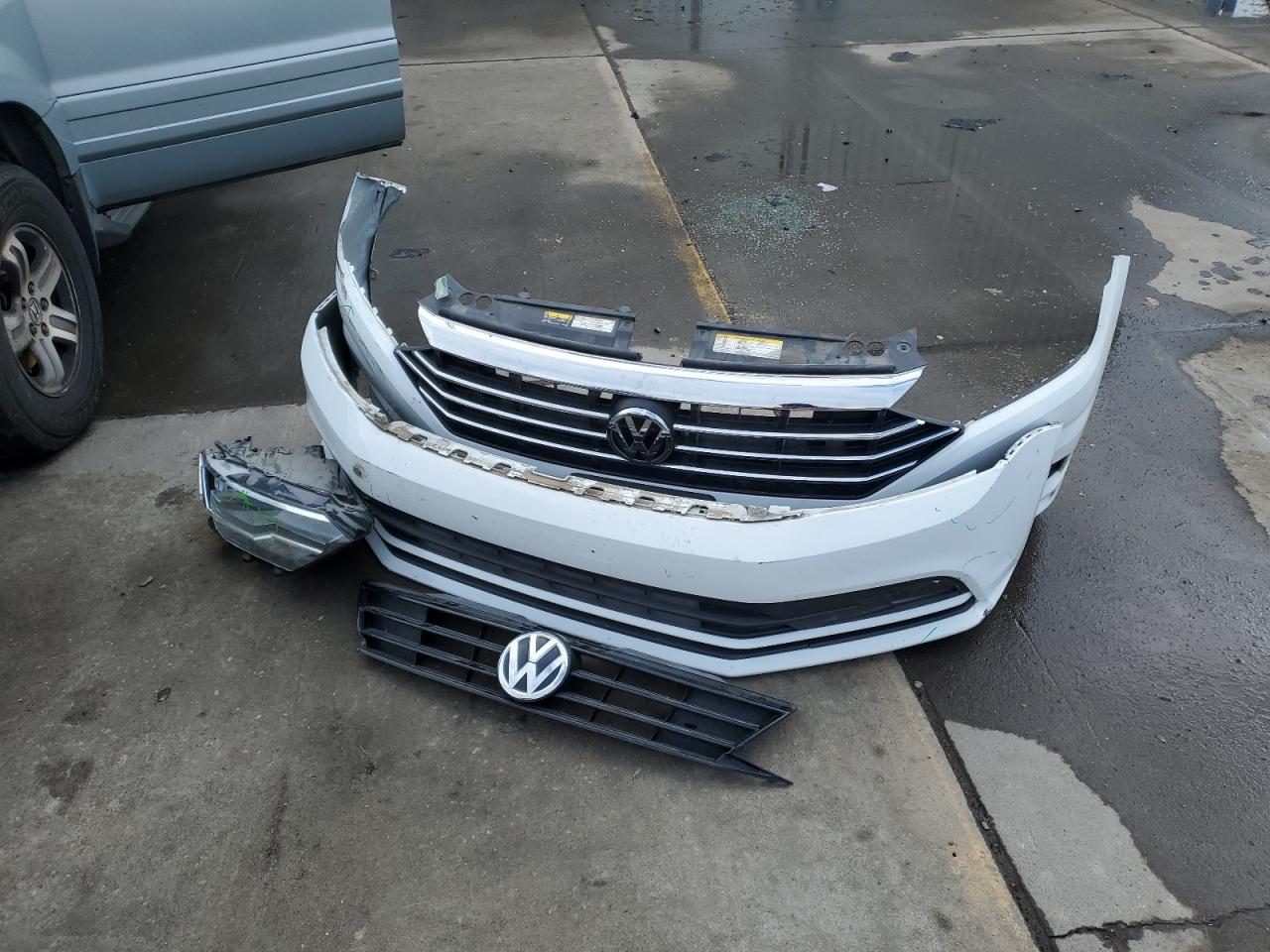 2018 Volkswagen Jetta - Image 12