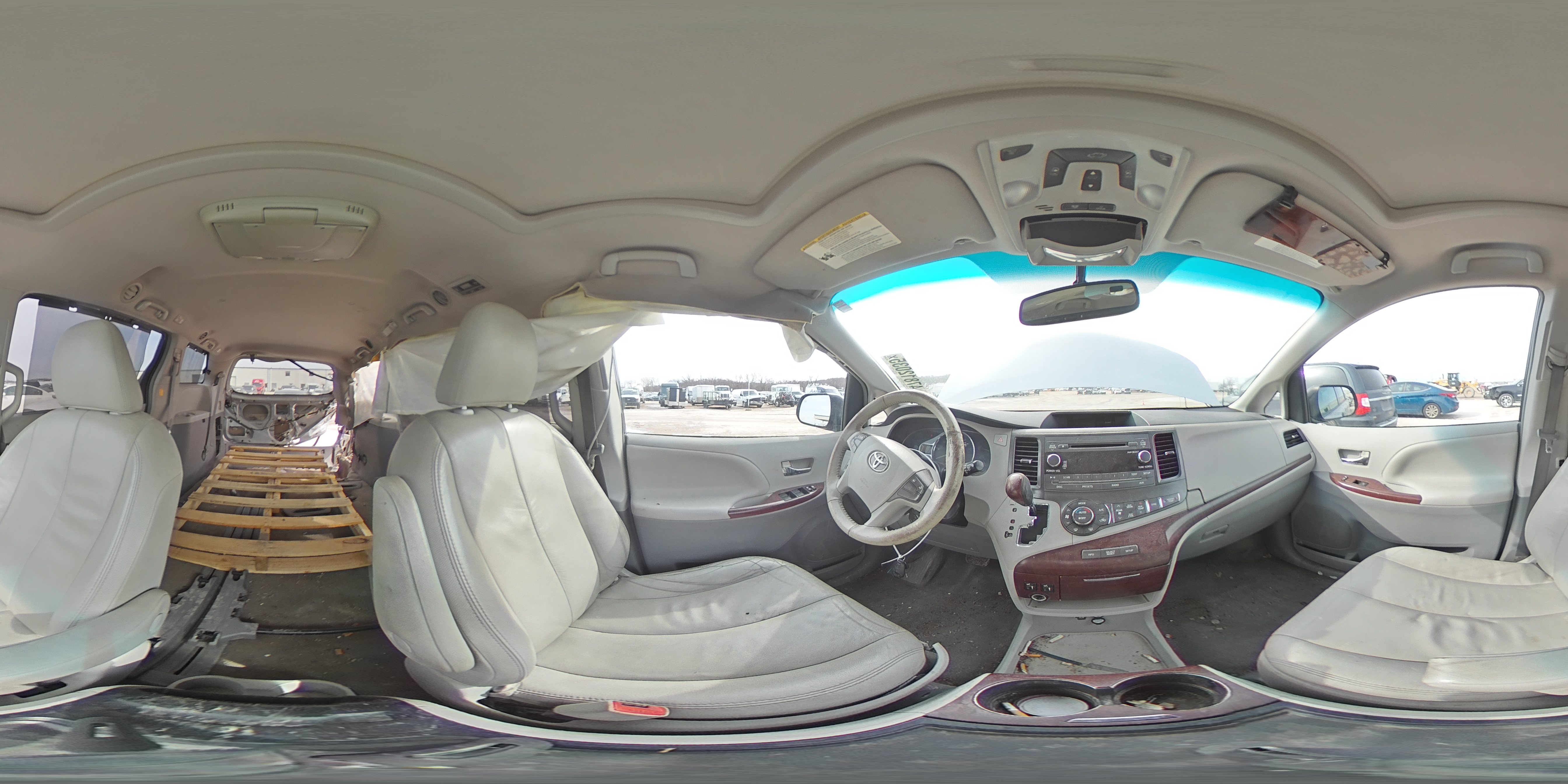 2012 Toyota Sienna - Image 14