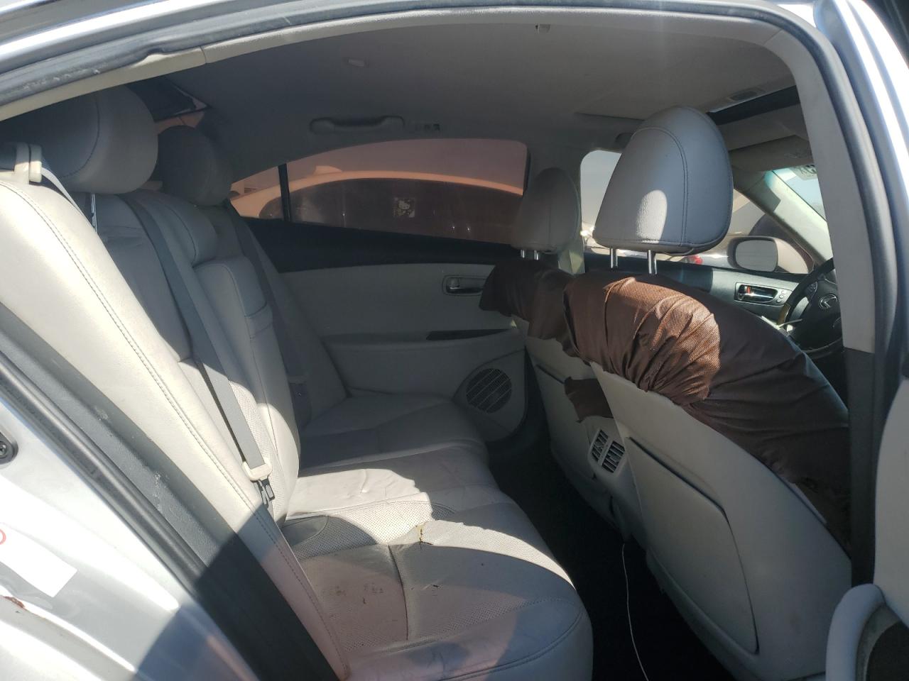 2010 Lexus ES - Image 10