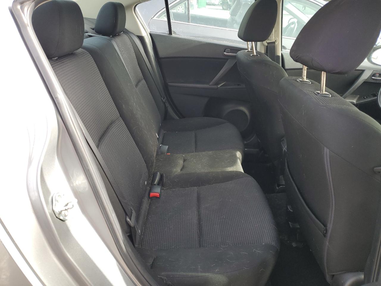 2013 Mazda 3 - Image 10