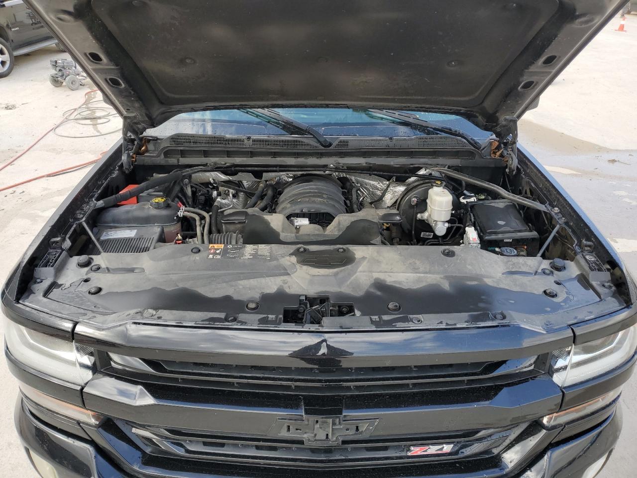 2016 Chevrolet Silverado - Image 11