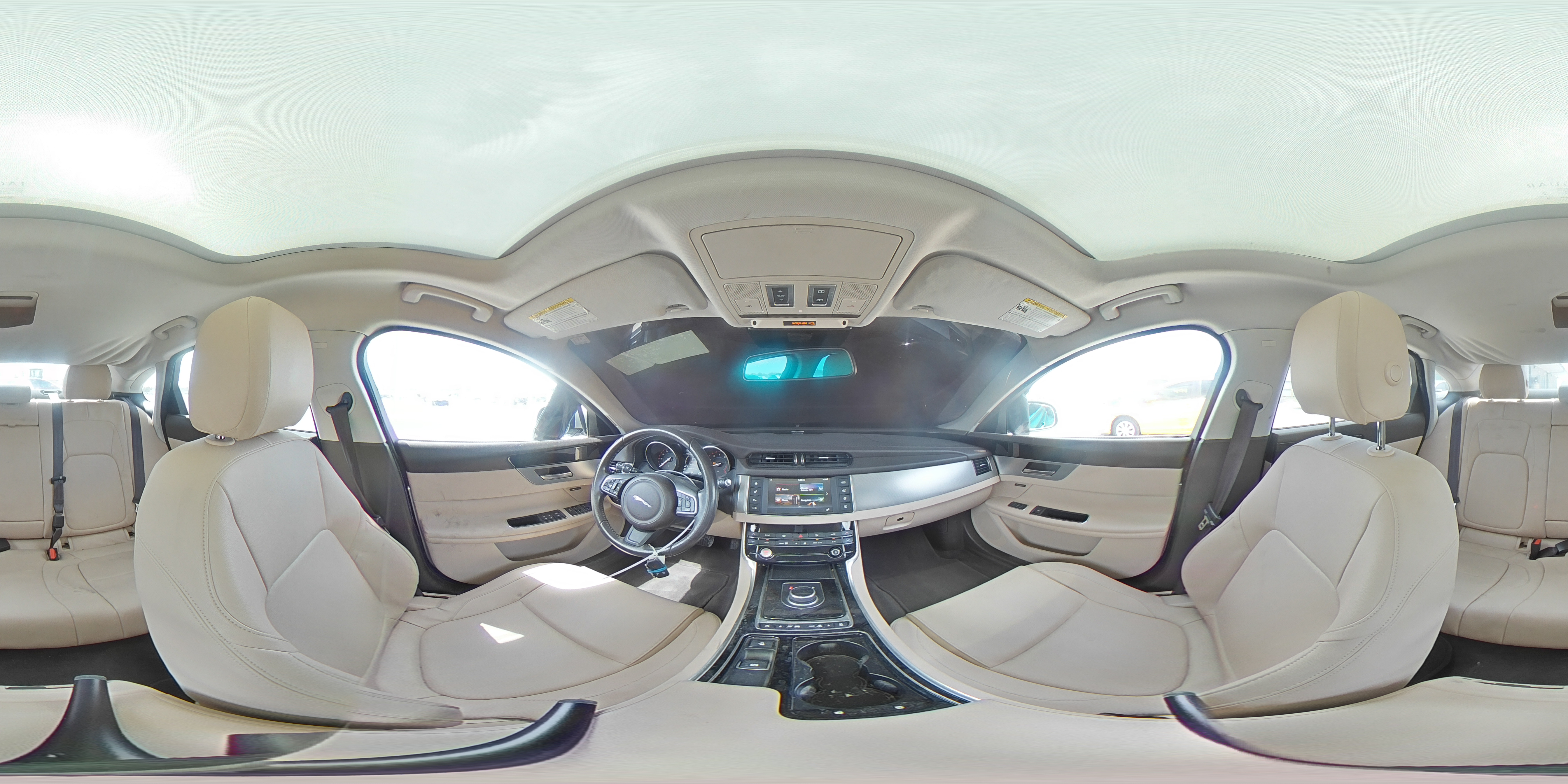 2017 Jaguar XF - Image 14