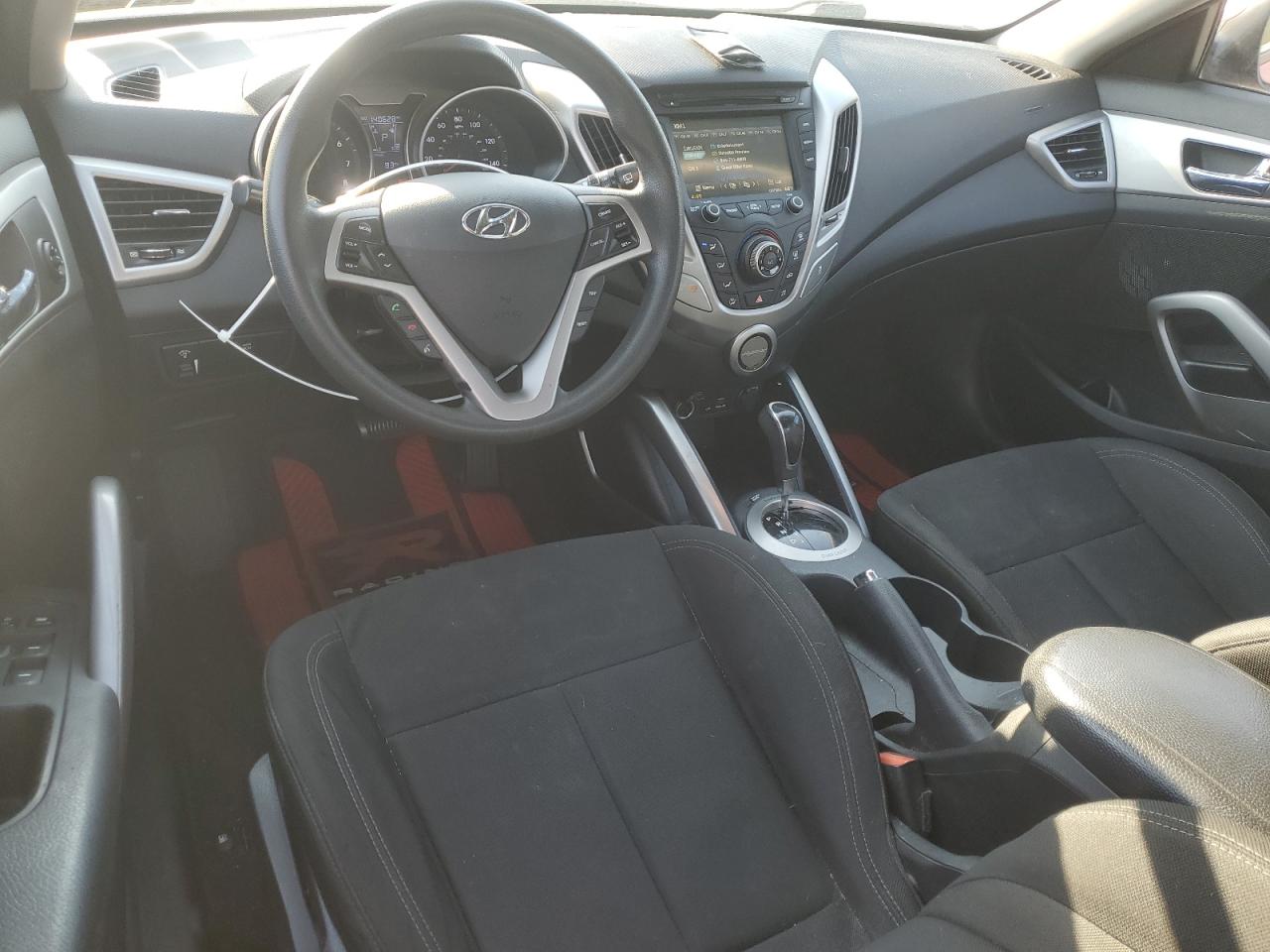 2015 Hyundai Veloster - Image 8