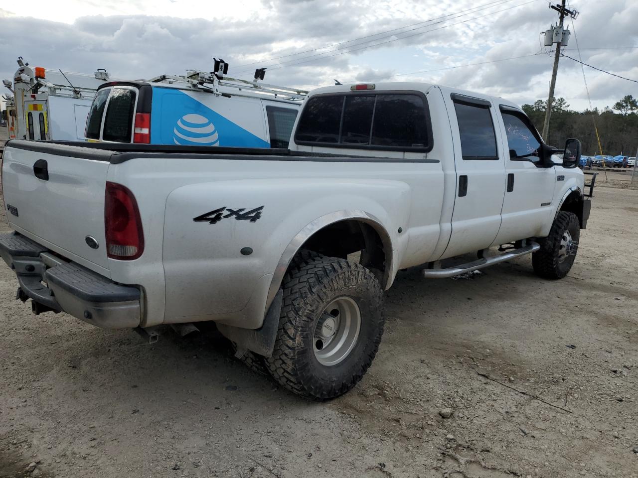 2002 Ford F350 - Image 3