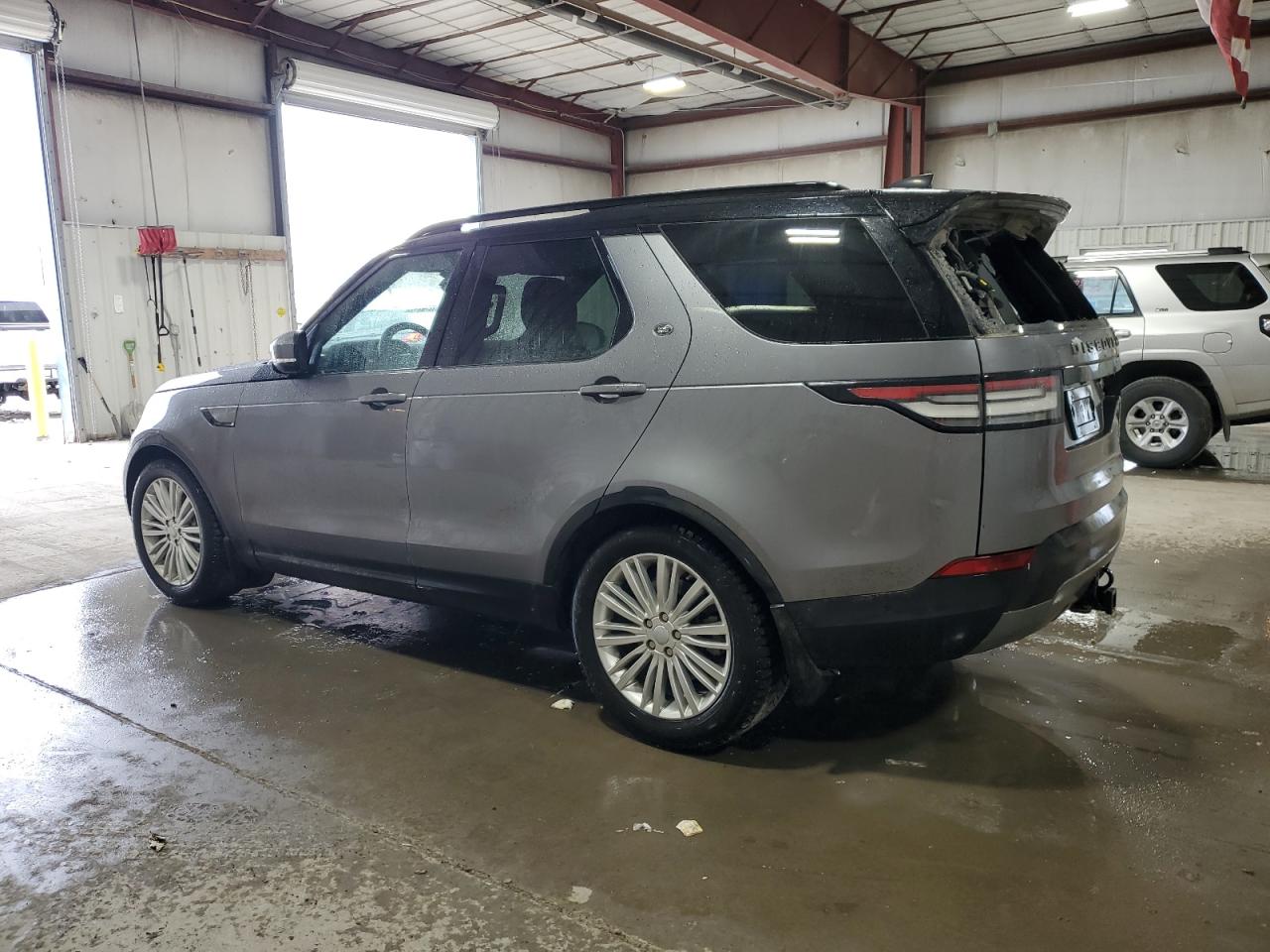 2020 Land Rover Discovery - Image 2