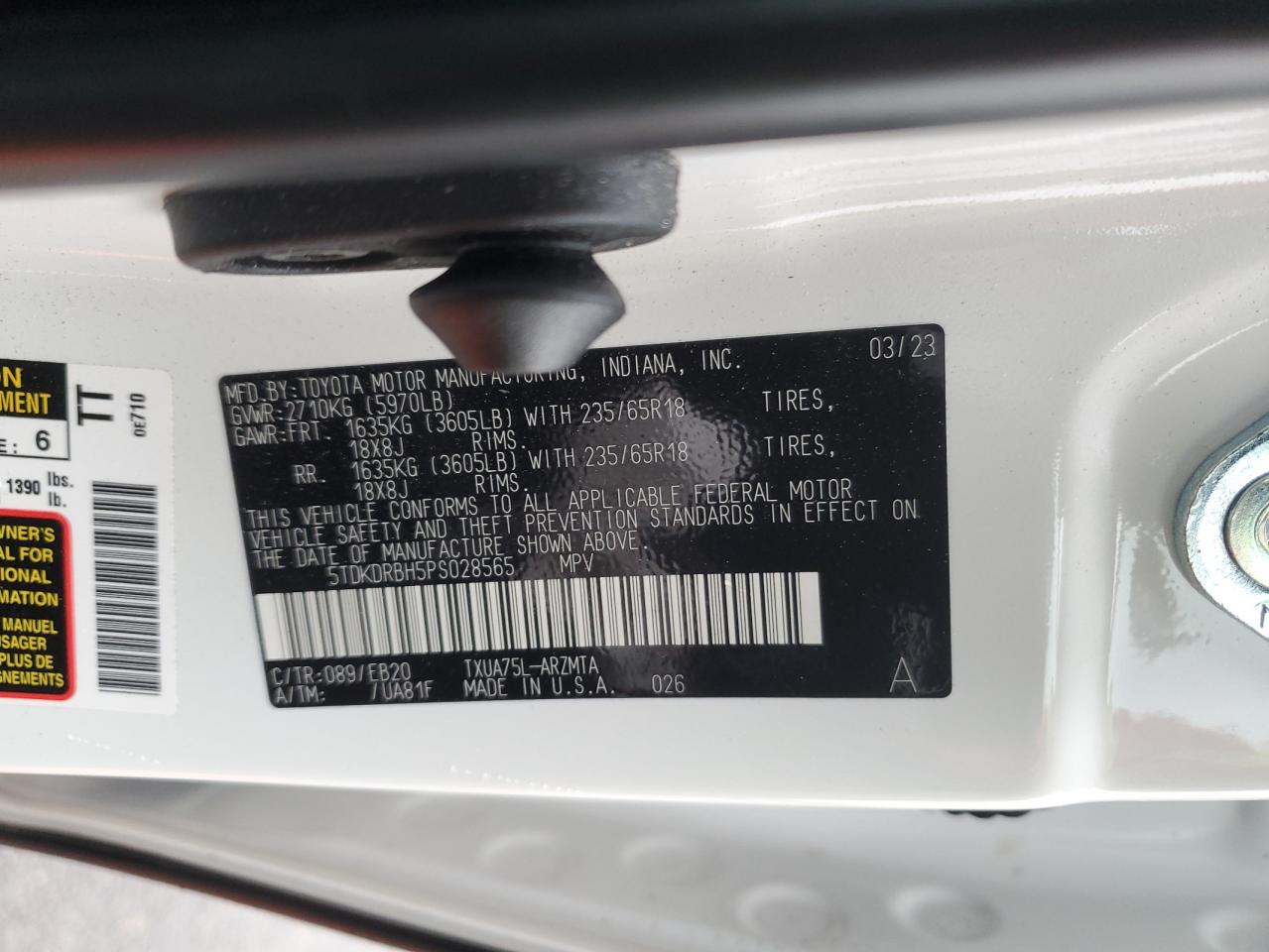 2023 Toyota Highlander - Image 13