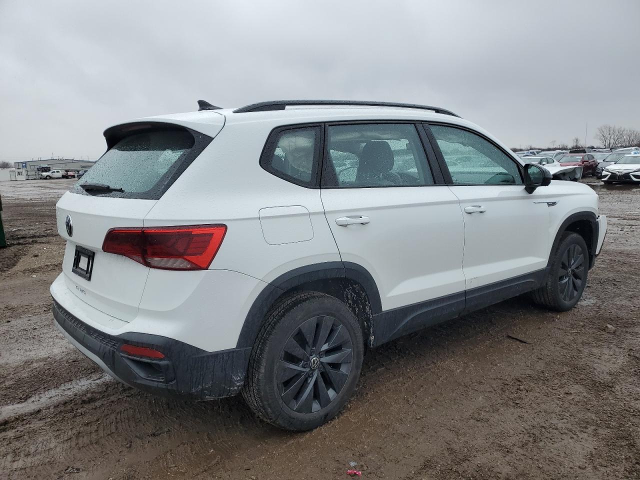 2024 Volkswagen Taos - Image 3