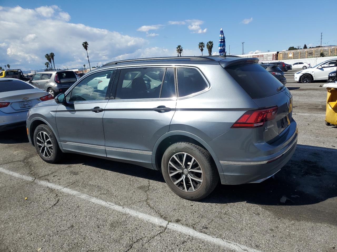 2021 Volkswagen Tiguan - Image 2