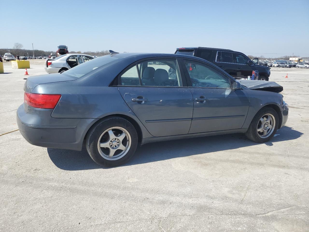 2010 Hyundai Sonata - Image 3
