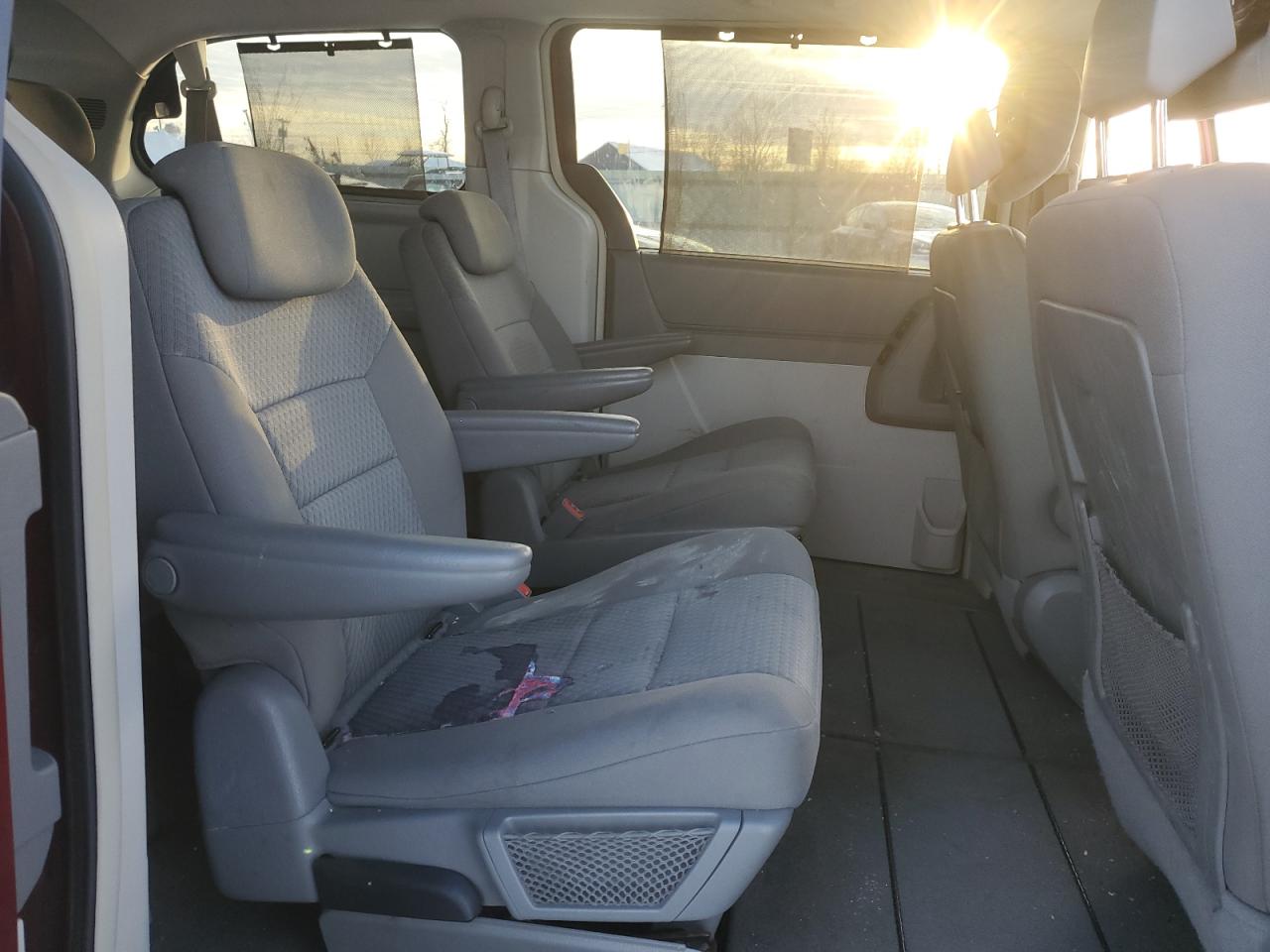 2010 Dodge Caravan - Image 11