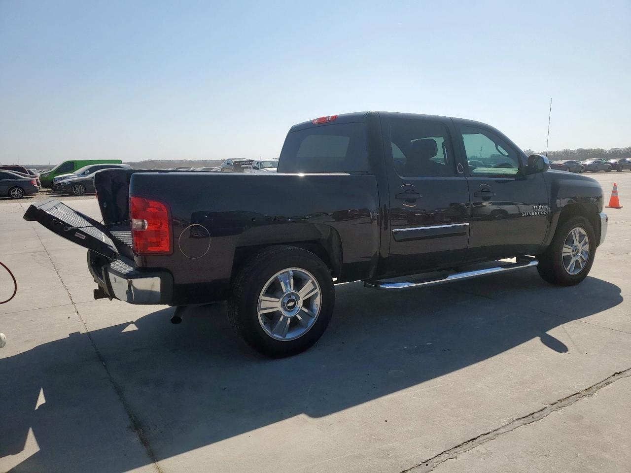 2012 Chevrolet Silverado - Image 3