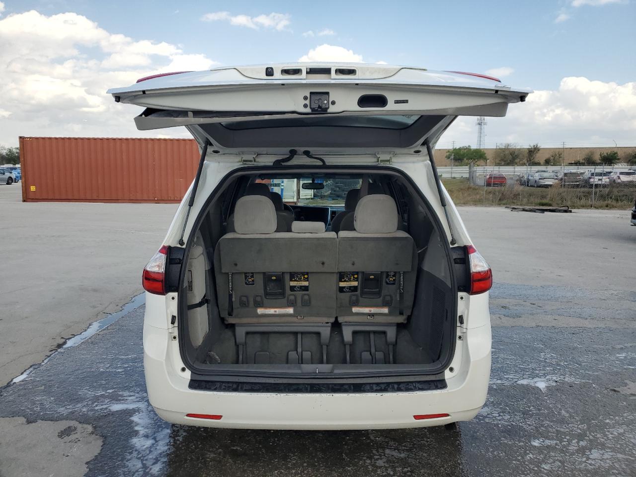 2015 Toyota Sienna - Image 6