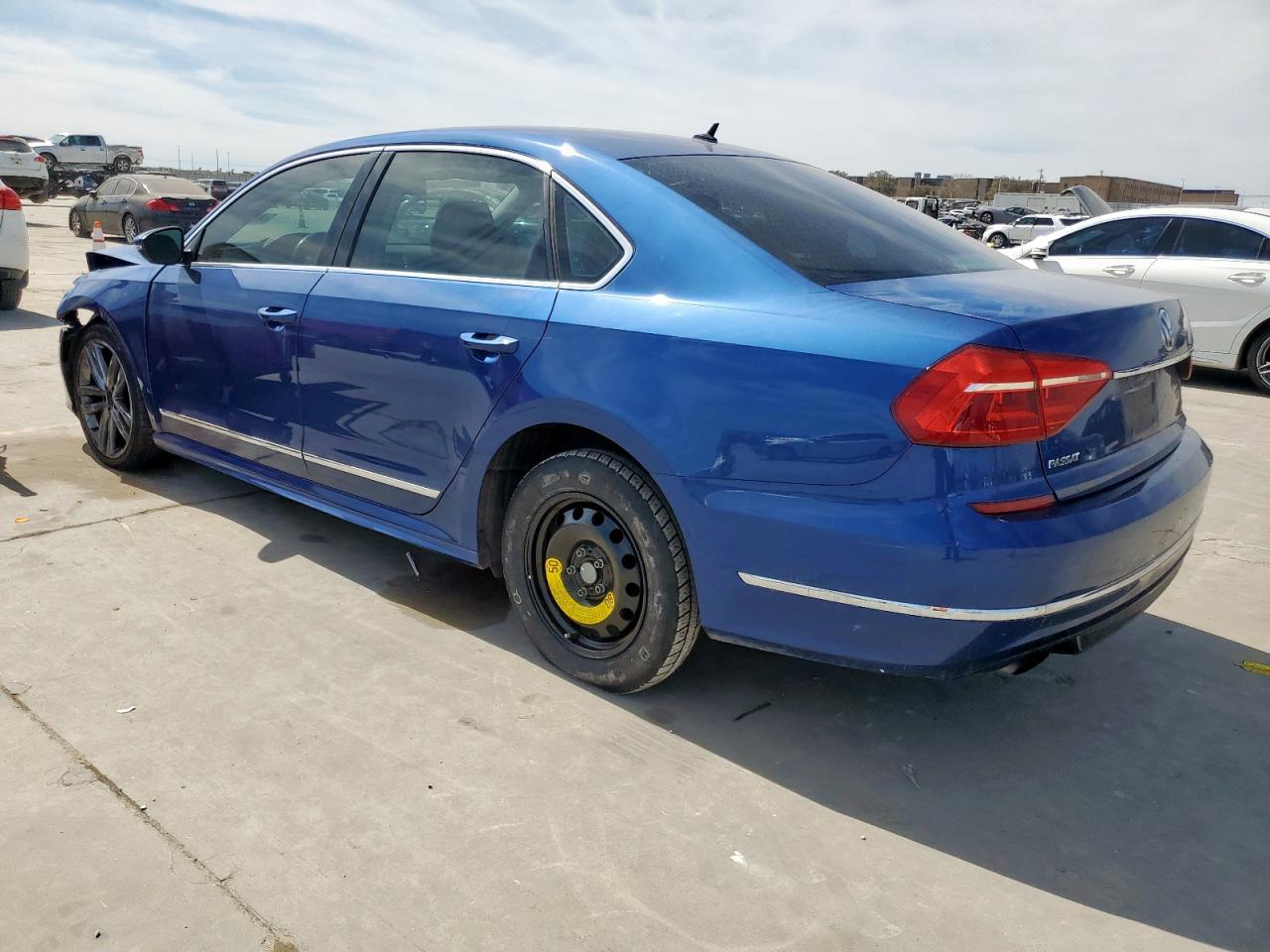 2016 Volkswagen Passat - Image 2