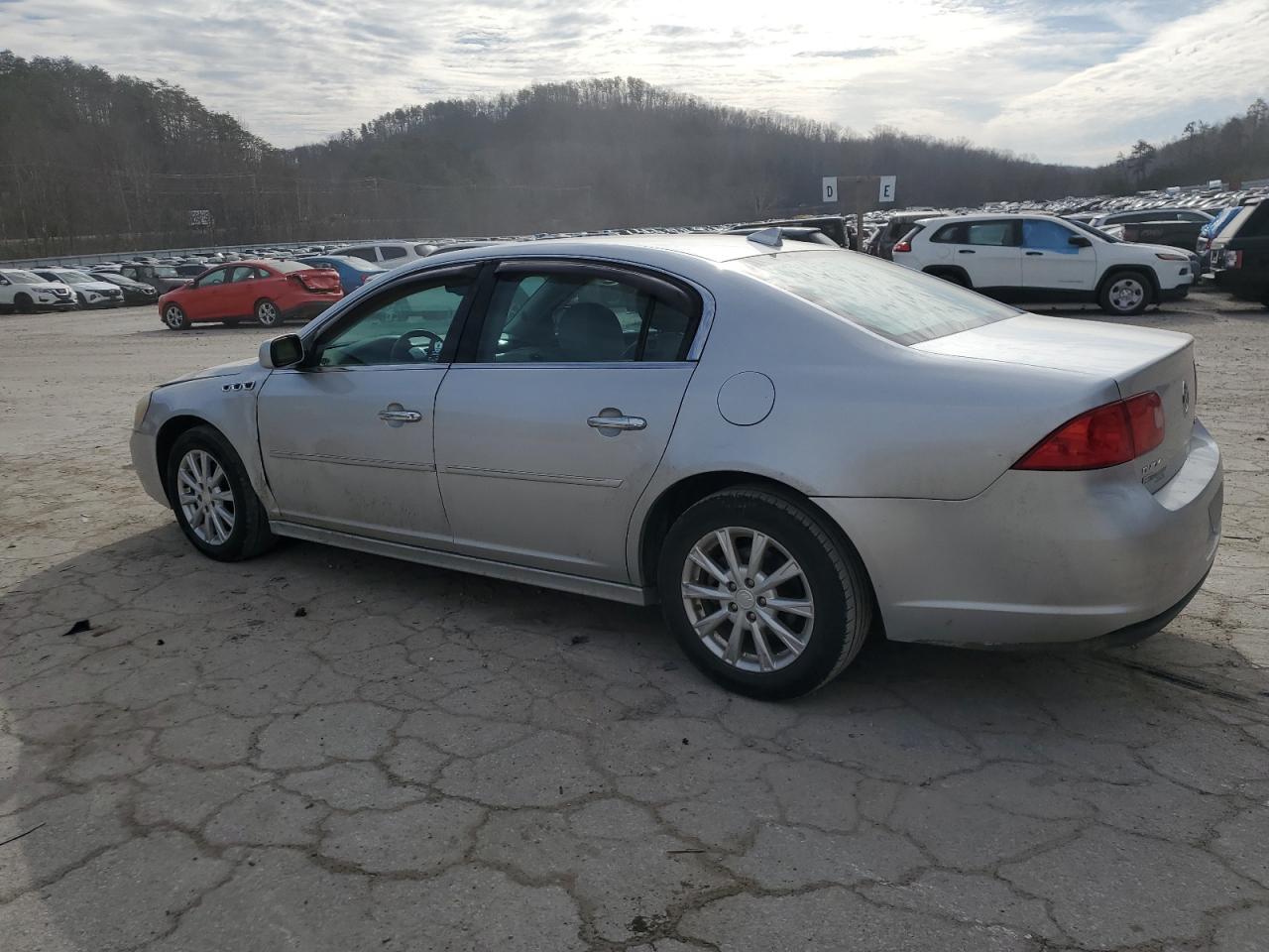 2011 Buick Lucerne - Image 2