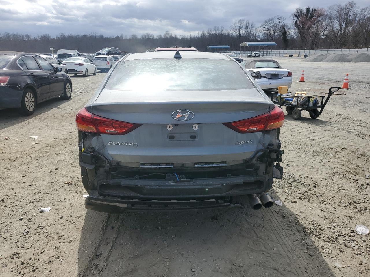 2018 Hyundai Elantra - Image 6