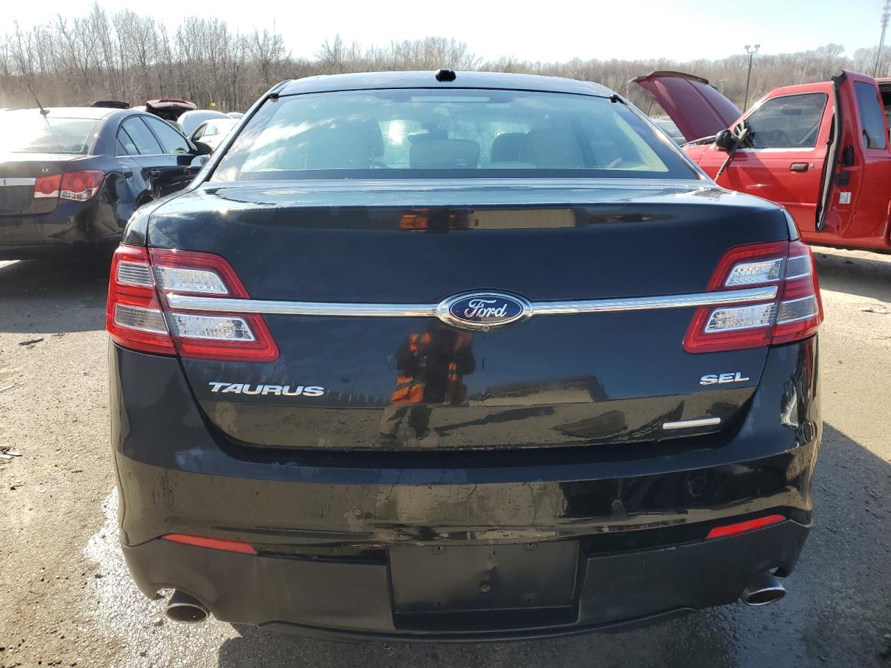 2015 Ford Taurus - Image 6
