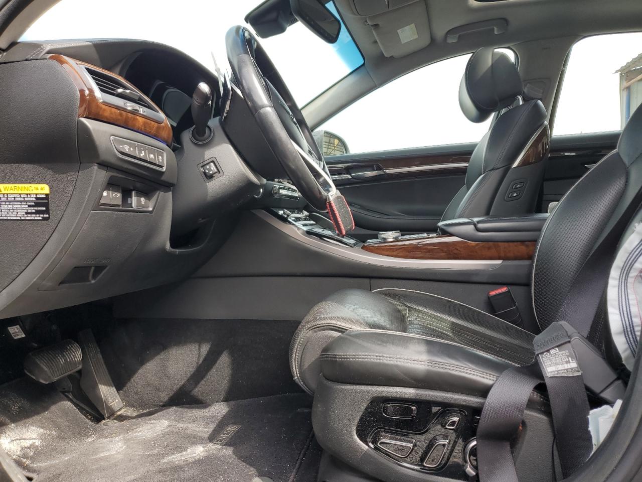 2018 Genesis G90 - Image 7