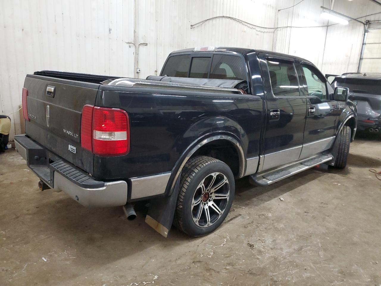 2006 Lincoln Mark LT - Image 3