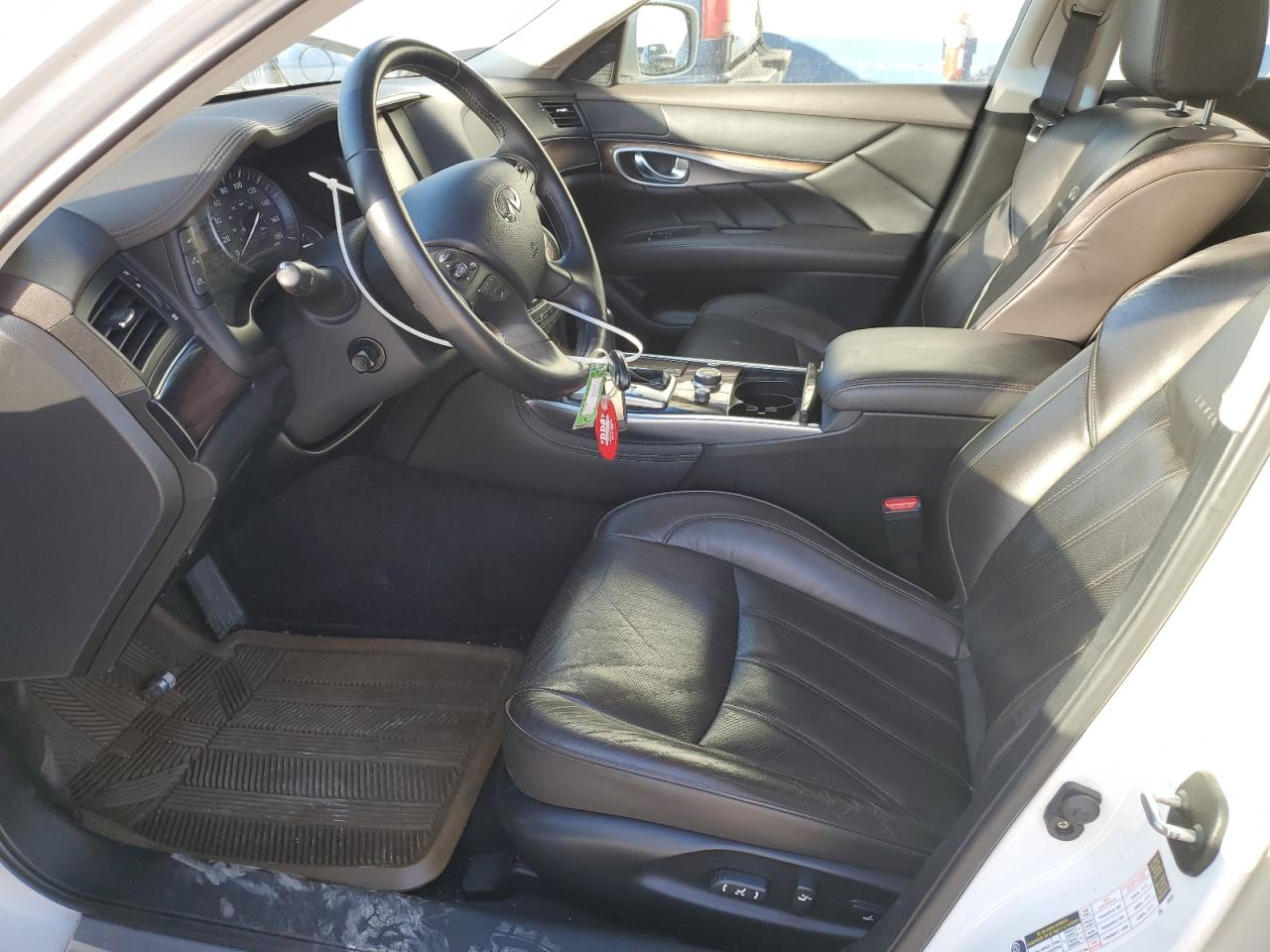 2011 Infiniti M - Image 7