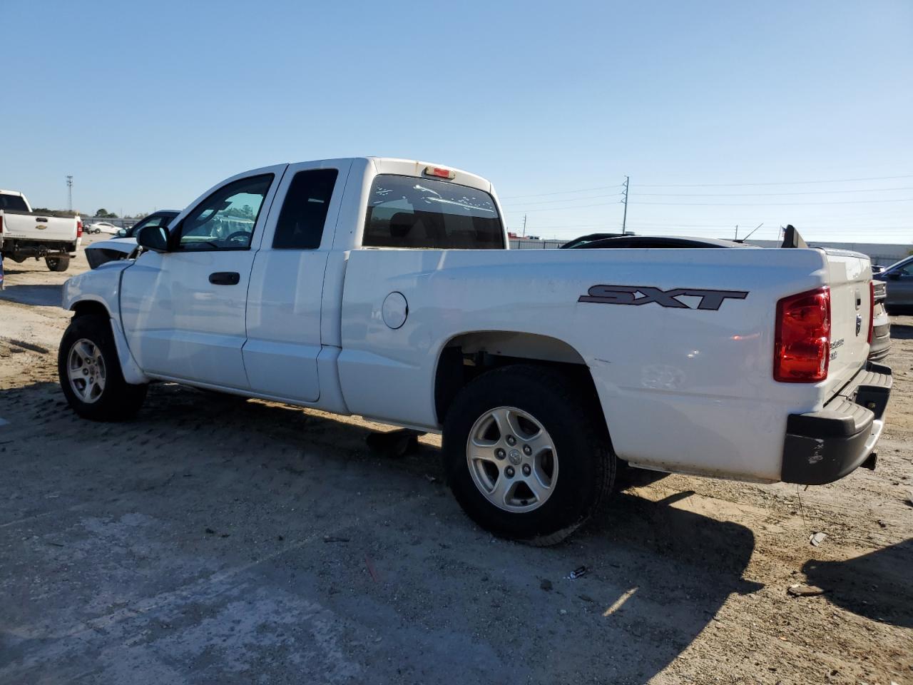 2007 Dodge Dakota - Image 2