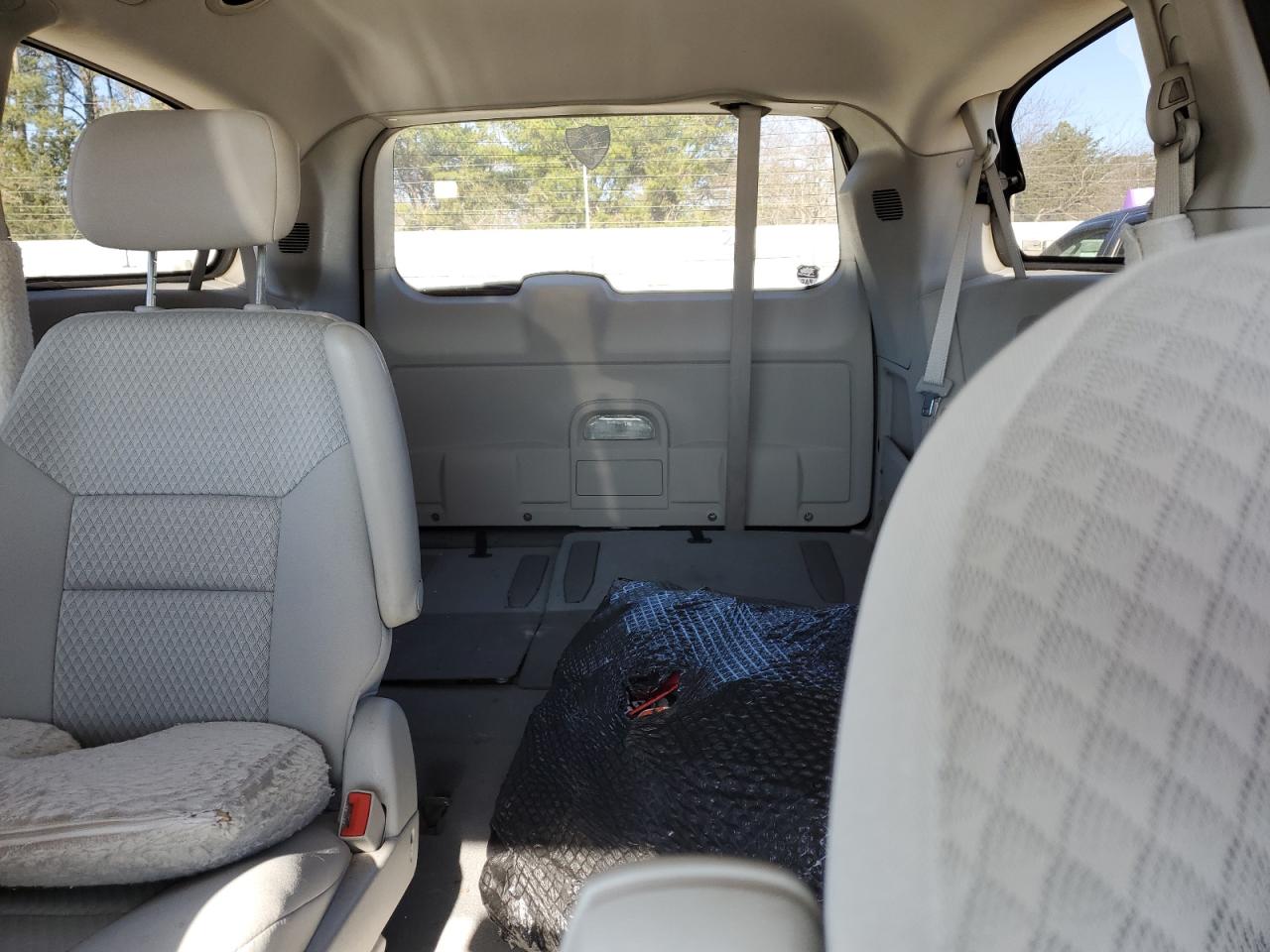 2010 Dodge Caravan - Image 10