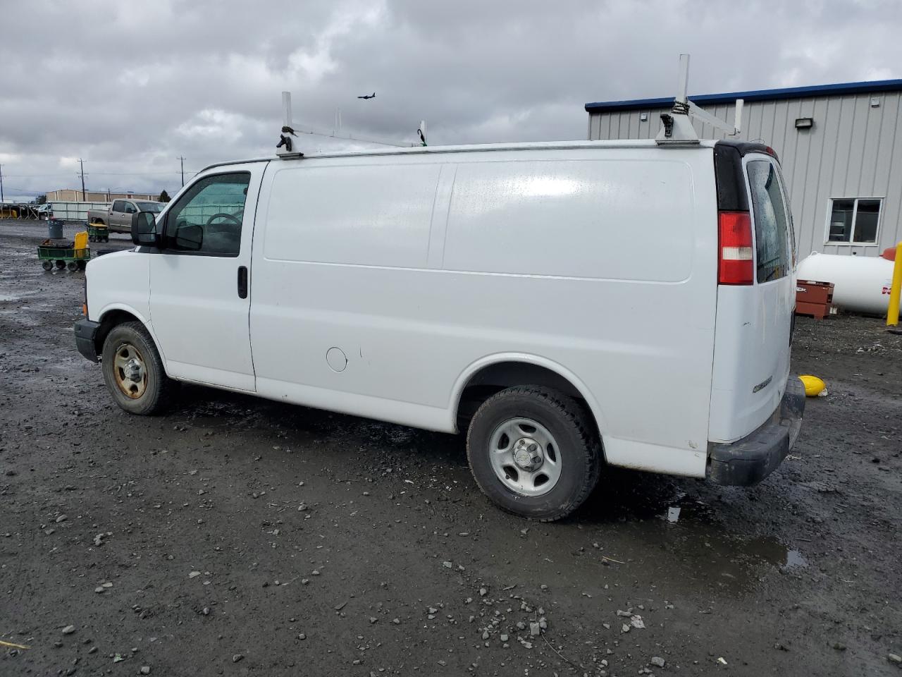 2008 Chevrolet Express - Image 2