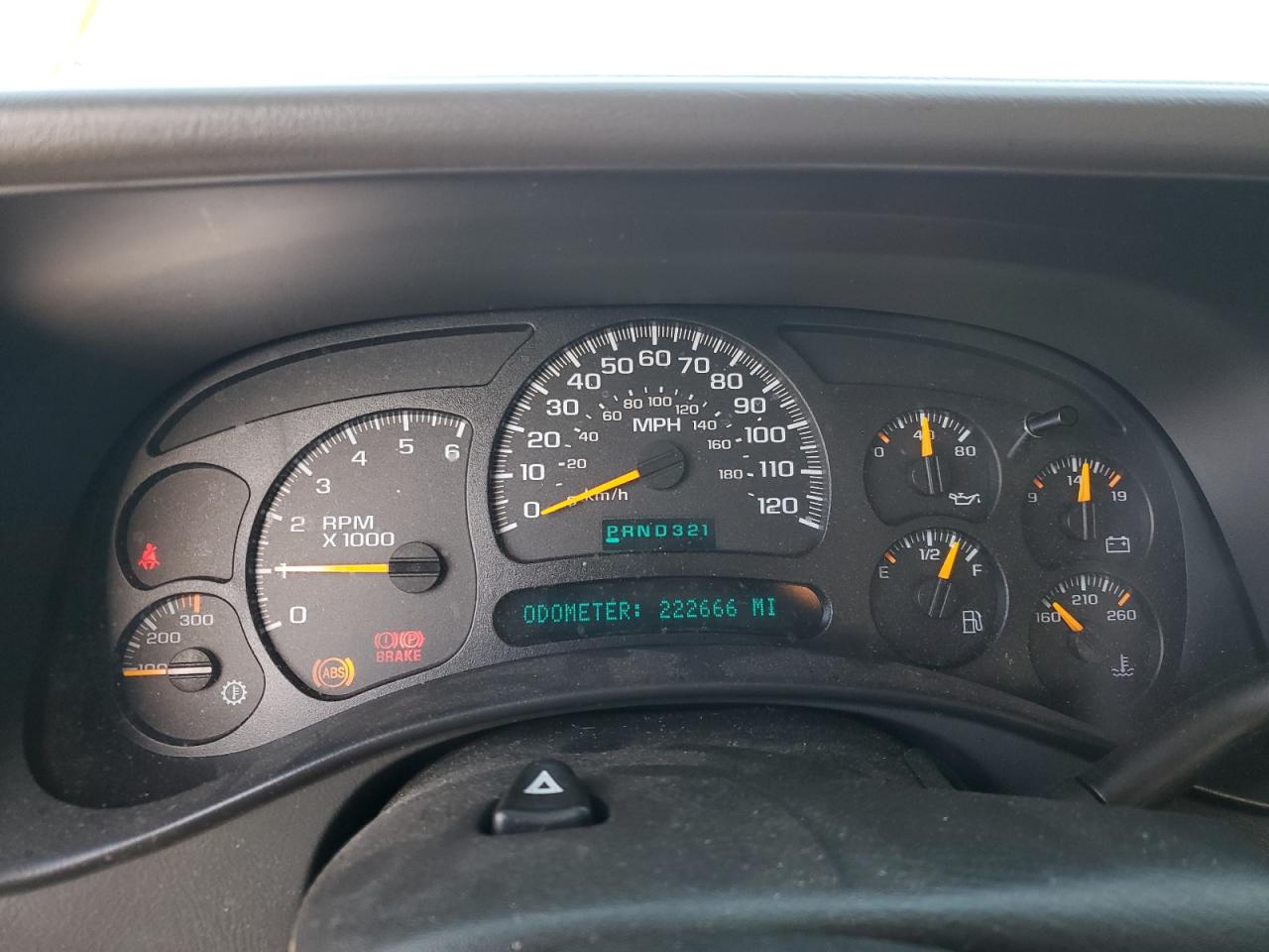 2004 Chevrolet Silverado - Image 9