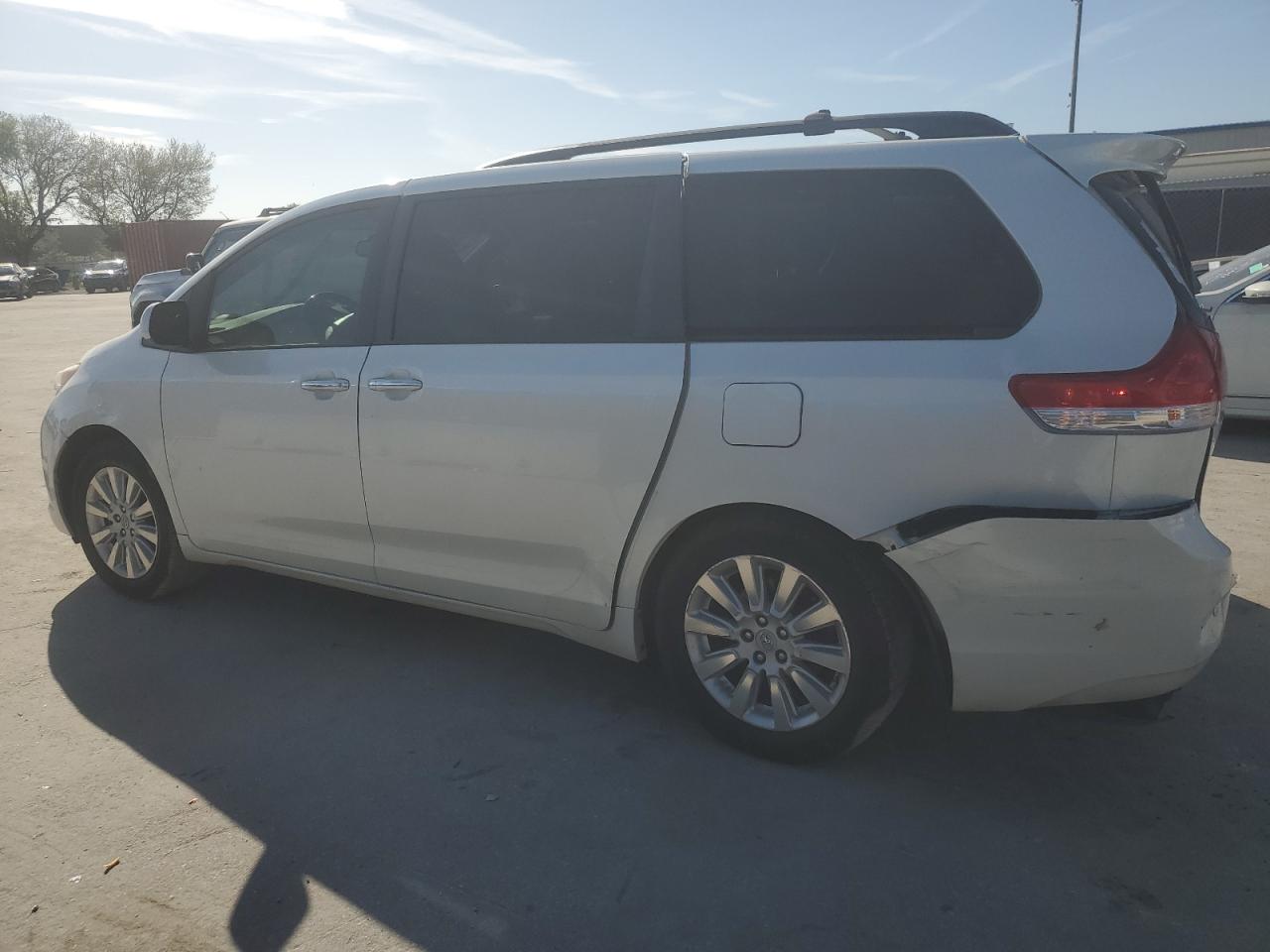 2011 Toyota Sienna - Image 2