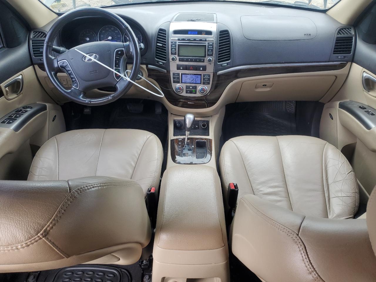 2012 Hyundai Santa Fe - Image 8