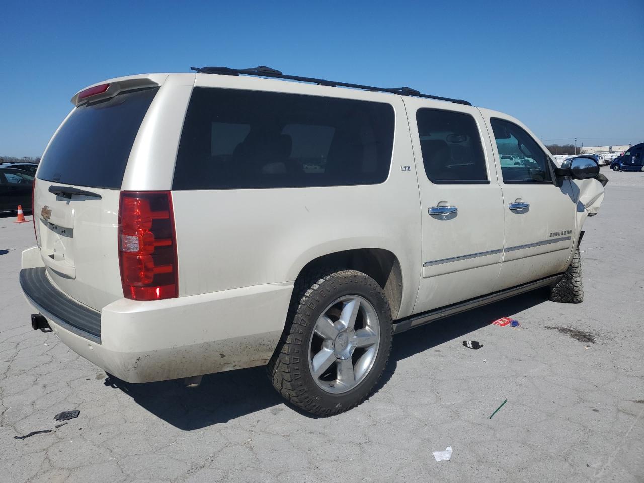 2014 Chevrolet Suburban - Image 3