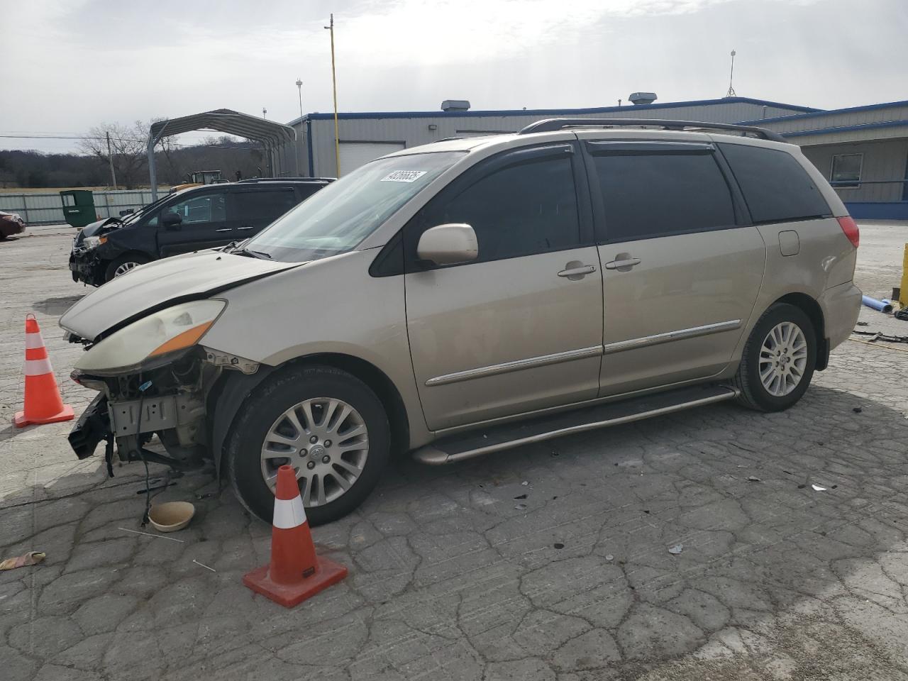 2010 Toyota Sienna - Image 1