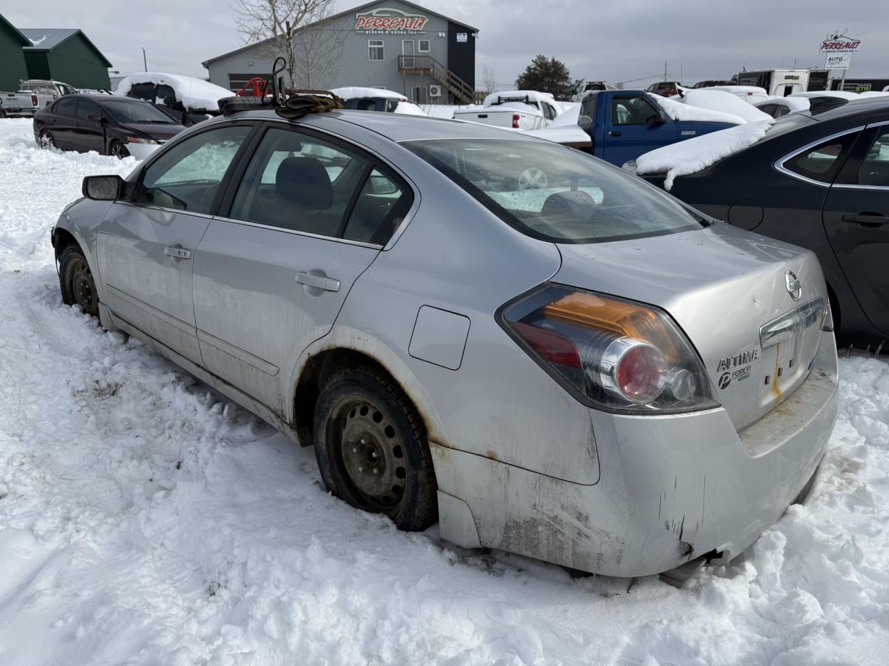 2010 Nissan Altima - Image 2