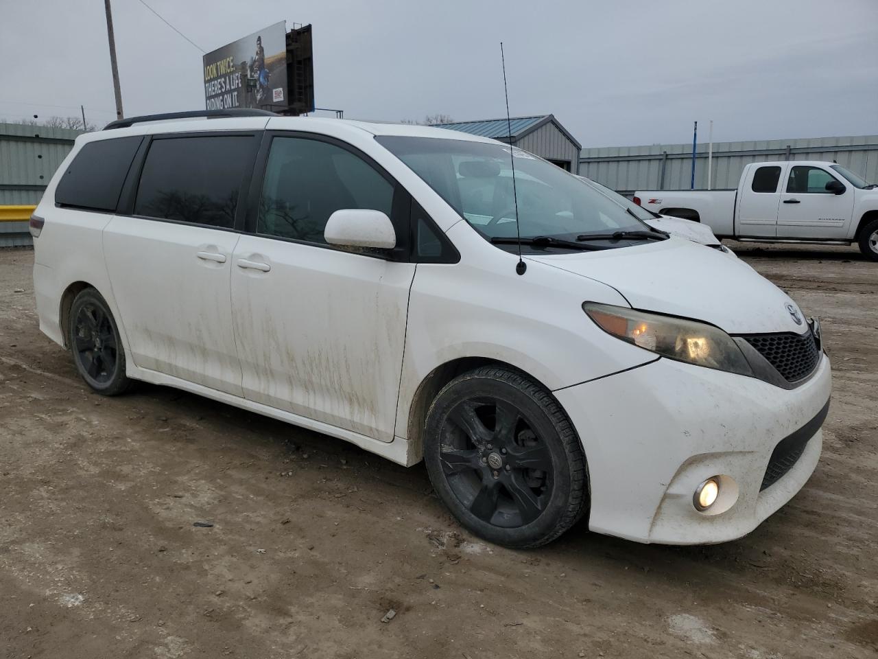2012 Toyota Sienna - Image 4