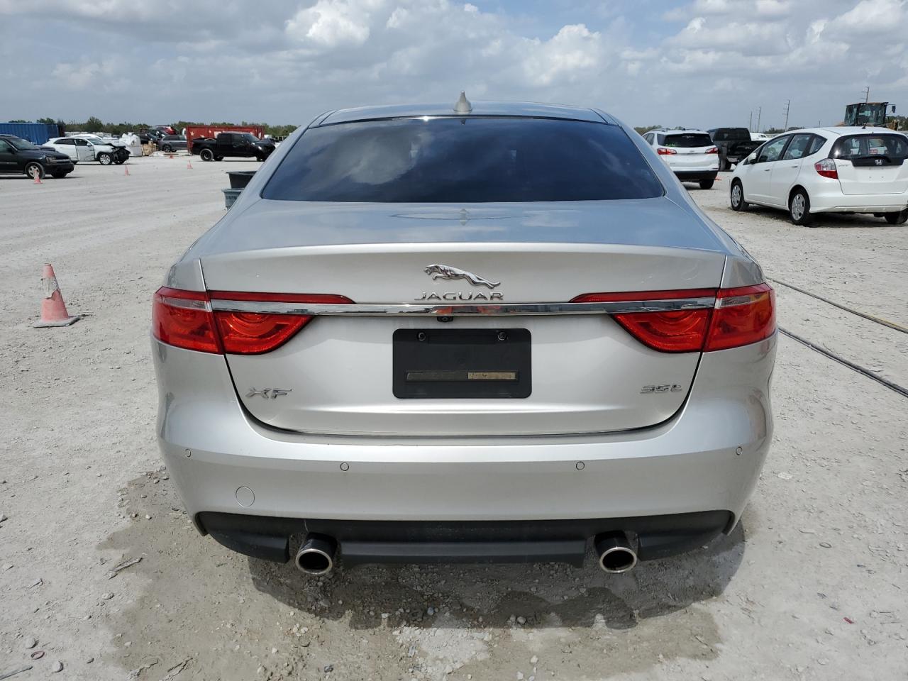 2017 Jaguar XF - Image 6