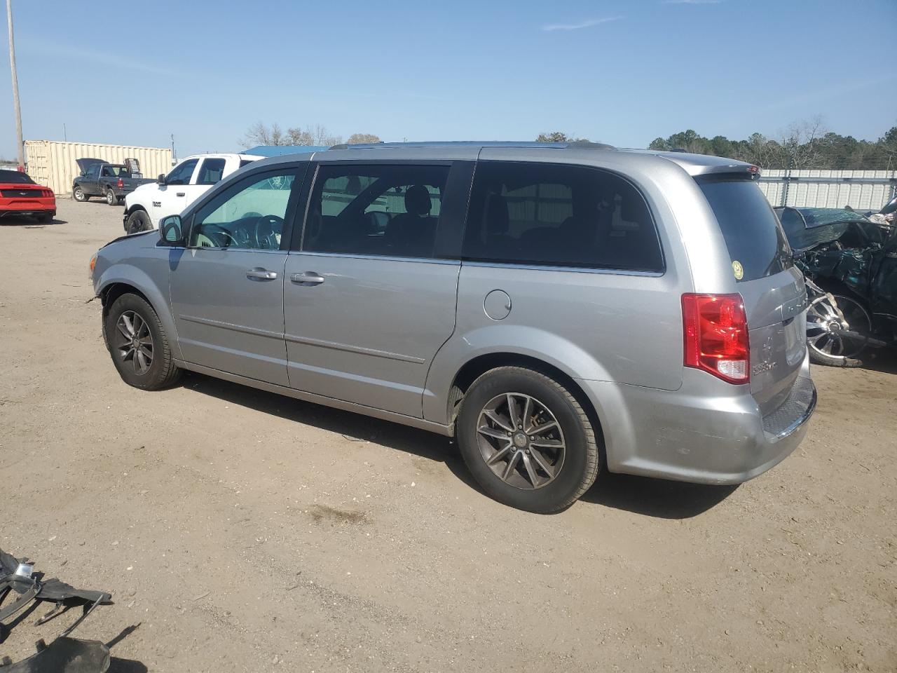 2017 Dodge Caravan - Image 2